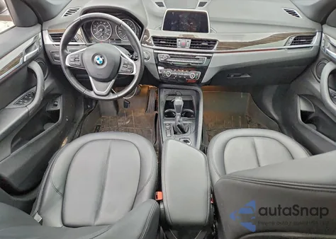 2018 BMW X1 xDrive28I z USA, uszkodzony, nr VIN WBXHT3C32J5K26257